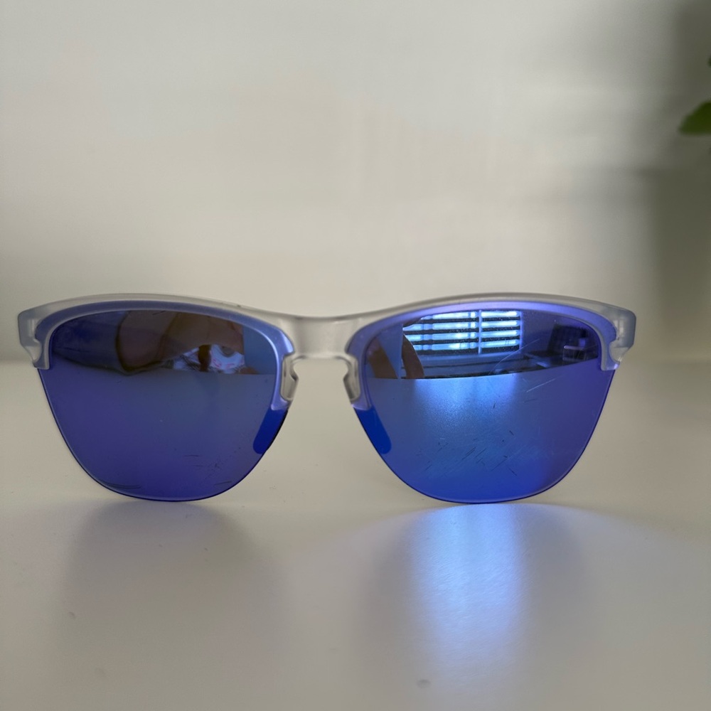 OAKLEY • FROGSKINS LITE
SUNGLASSES 009374-0363